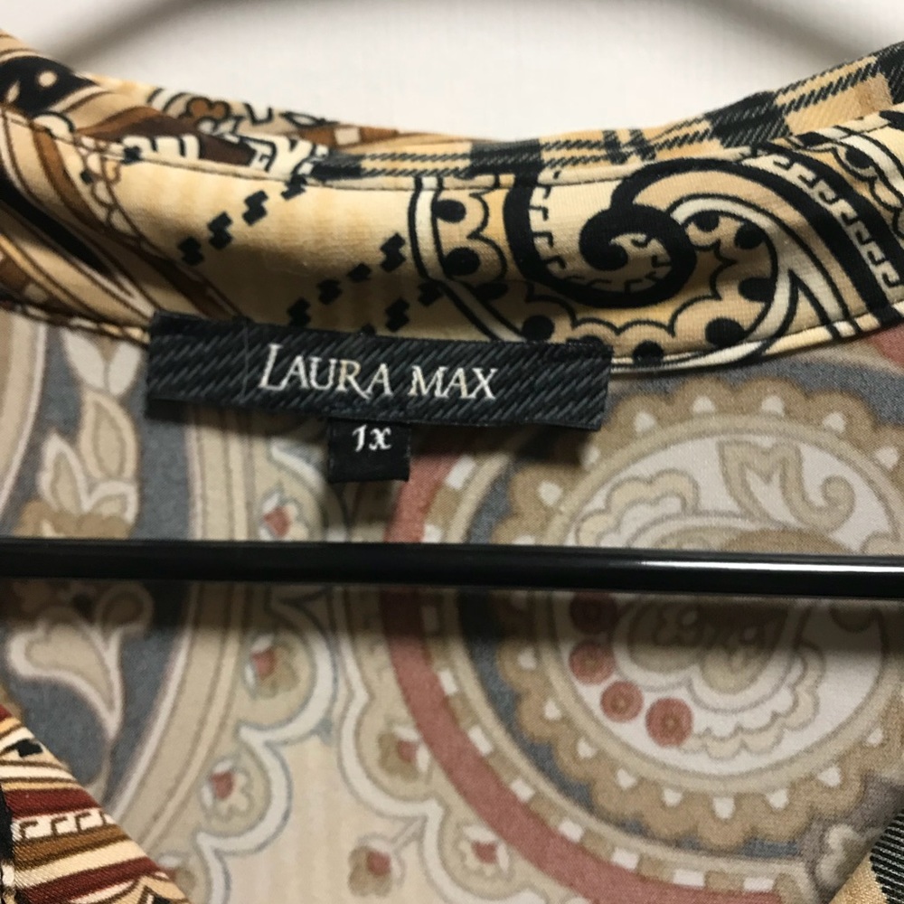 Laura Max Top - Picture 2 of 2